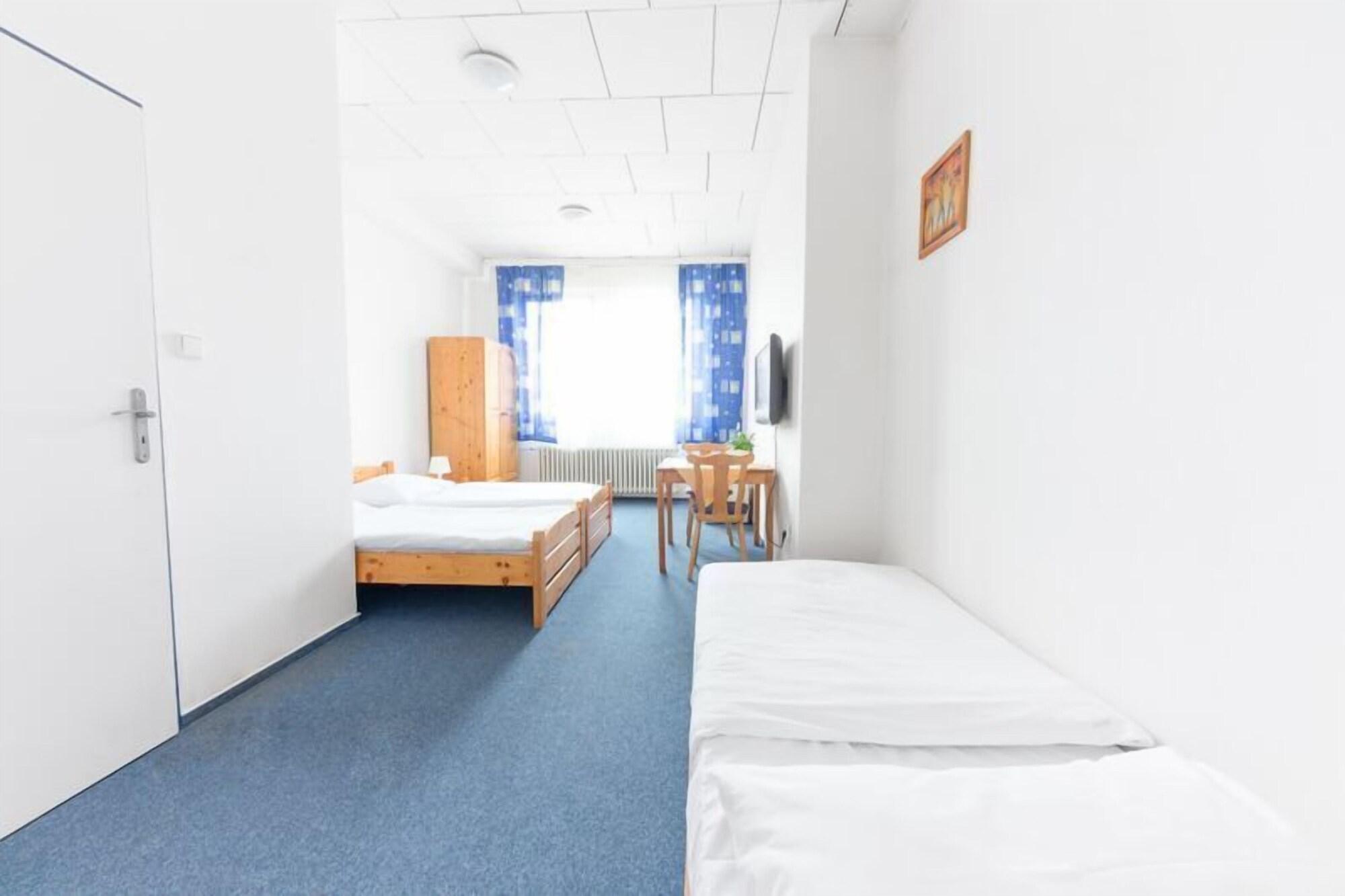 City Hostel Brno Modřice Buitenkant foto