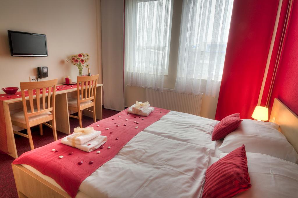 City Hostel Brno Modřice Buitenkant foto