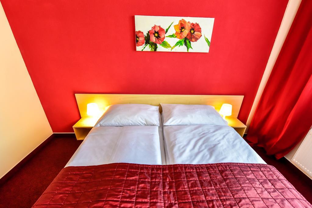City Hostel Brno Modřice Buitenkant foto