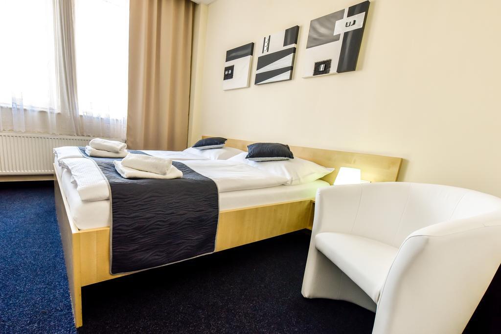 City Hostel Brno Modřice Buitenkant foto