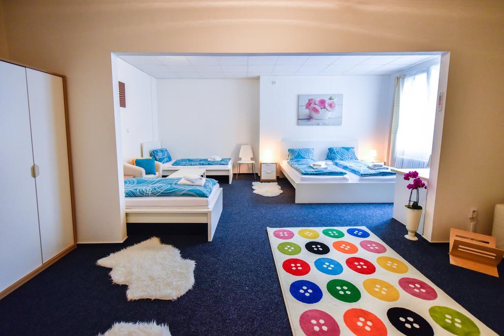 City Hostel Brno Modřice Buitenkant foto