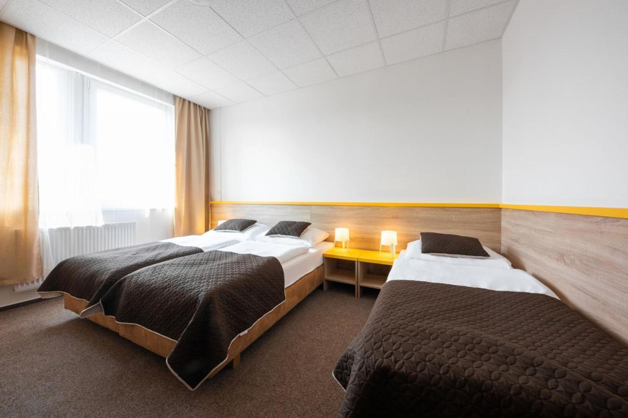 City Hostel Brno Modřice Buitenkant foto